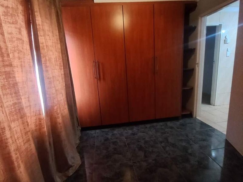 Lovely Starter Home - Photo 9