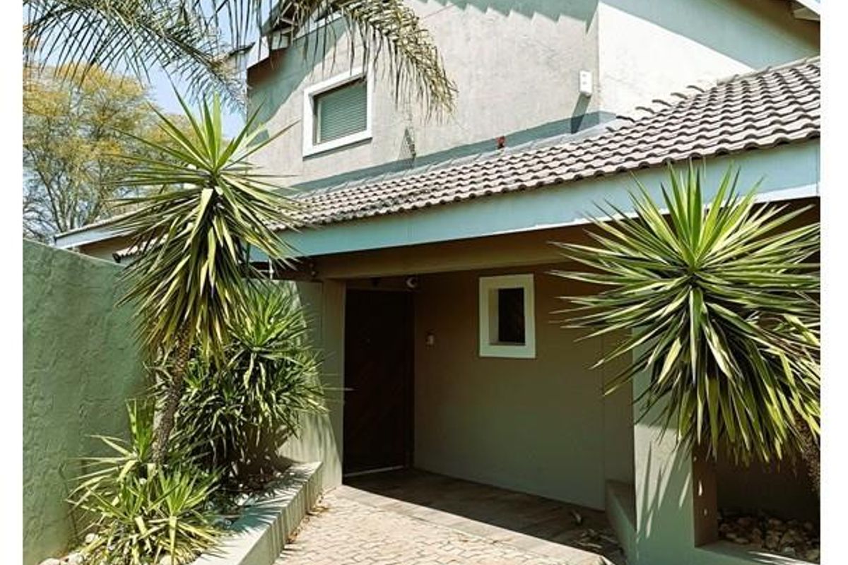 “Spacious Country Home Delight” - Photo 2