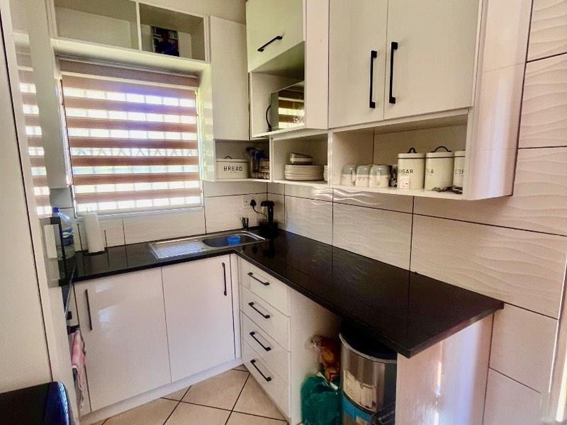 Dawn Park Town house - Photo 5