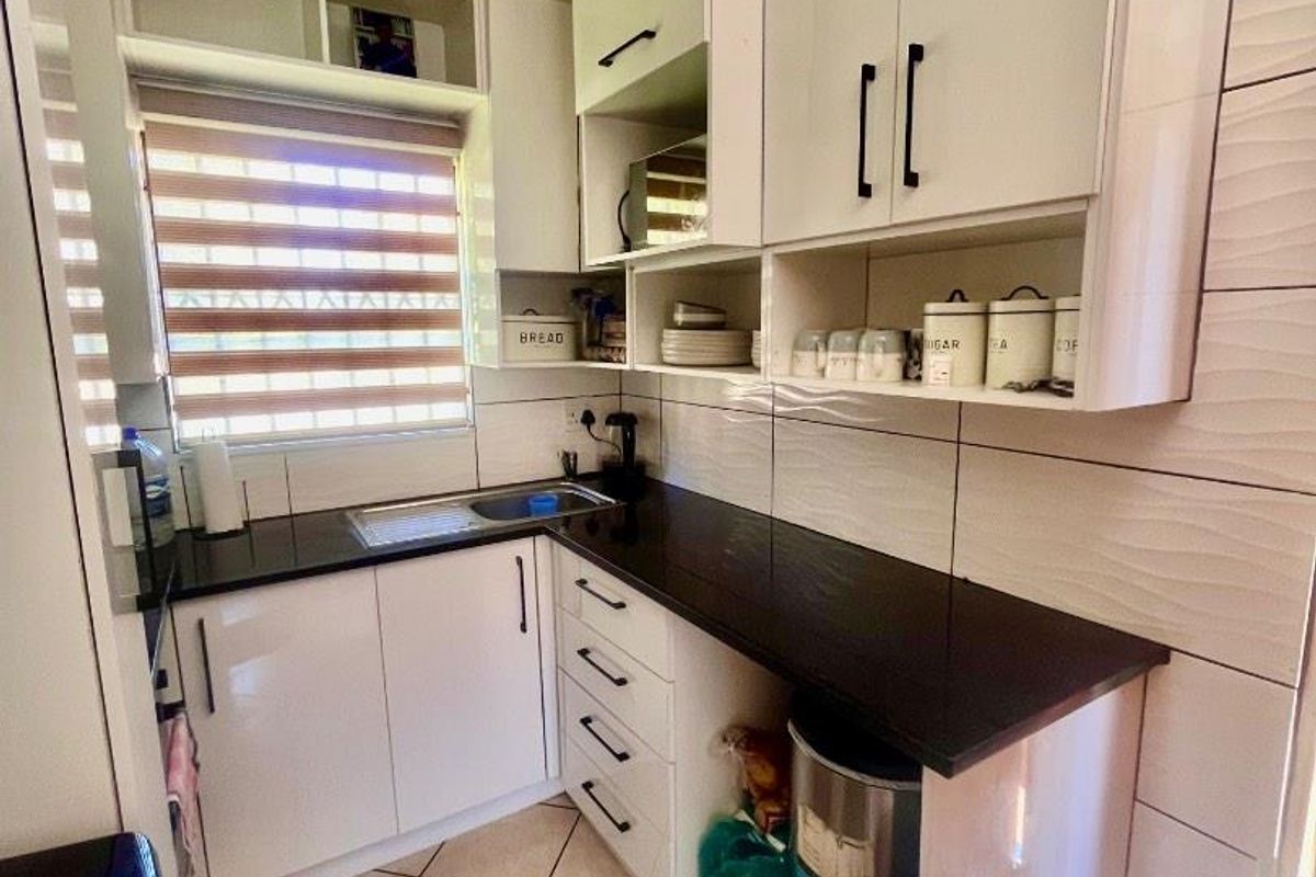 Dawn Park Town house - Photo 5