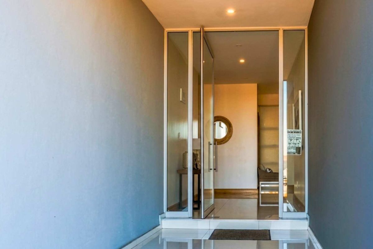 Three-bedroom House in Highland Gate - Photo 3
