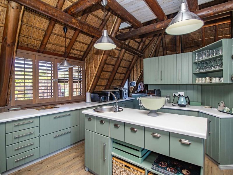 EXCLUSIVE COASTAL RETREAT - Photo 10