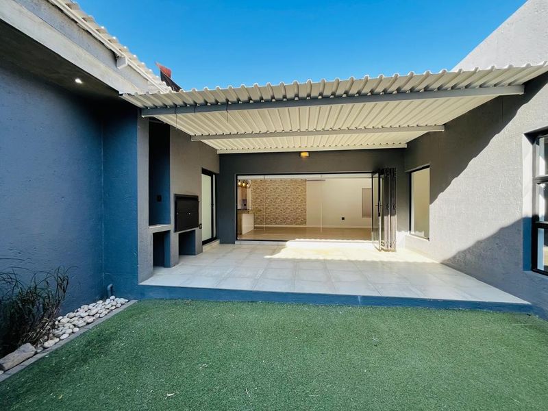 Modern 3 Bedroom House To Let - Photo 8