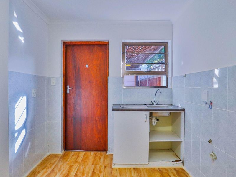 Spacious Family Home with Dual Living & Workshop Potential - Photo 7