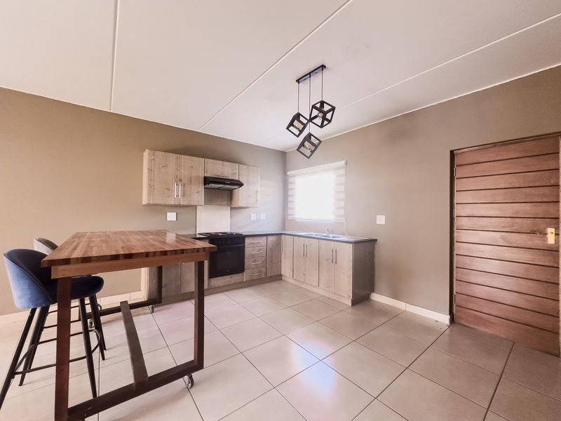 2 Bedroom Duplex With A Private Garden - Photo 5
