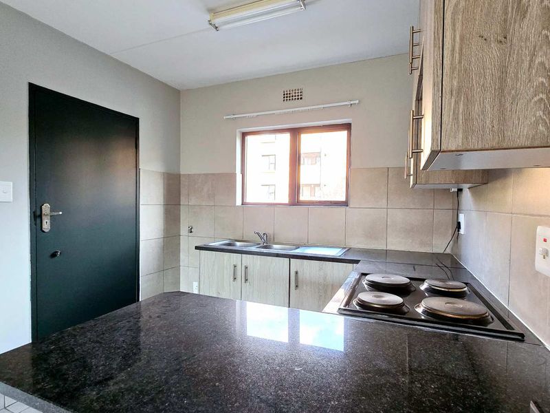 Neat & Secure 2-Bedroom Apartment – Ideal for First-Time Buyers or Investors - Photo 4
