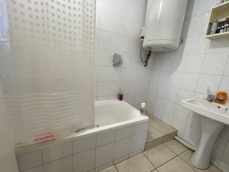 Stylish 1-Bedroom Apartment in Prime Sandton - Photo 8