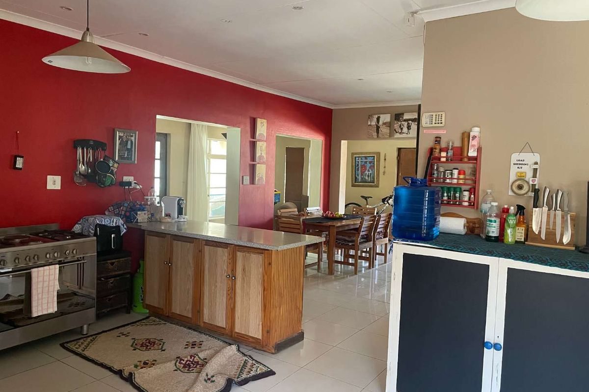 Versatile Family Home with Flatlet – Ideal for Home Office or Business Use - Photo 2