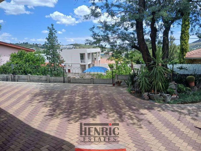 Property #2465238, House For Sale in Klein Windhoek