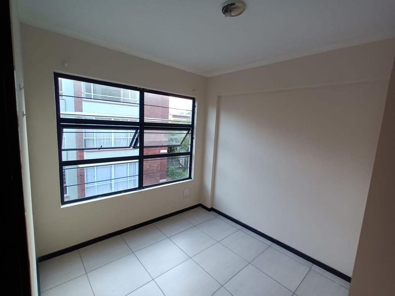 Charming 2-Bedroom Apartment in the Heart of Essenwood, Durban. - Photo 7