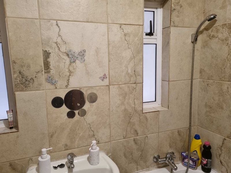 Stylish first floor Apartment in the heart of Amalinda - Photo 10