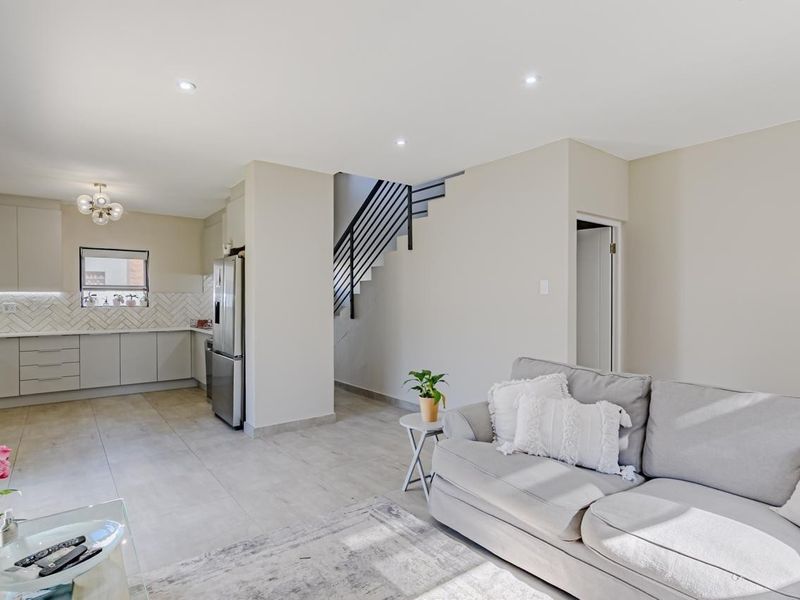 Stunning and modern 3 Bedroom House for Sale - Photo 10