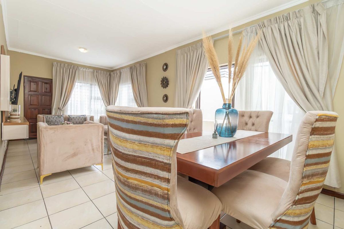 Modern Estate Living with Comfort, Style and Security - Photo 5