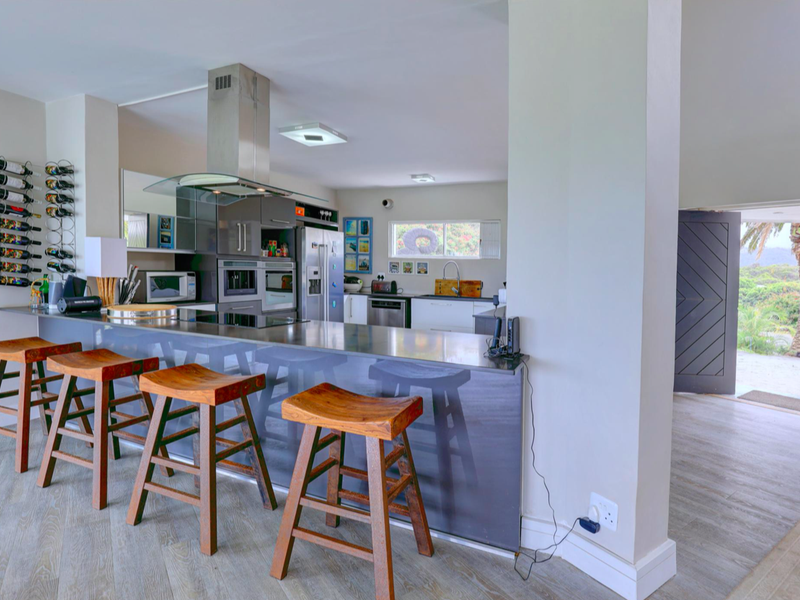 Coastal retreat with exceptional family space in idyllic surrounds - Photo 10