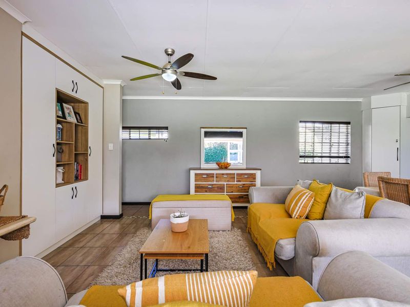 Exclusive Charming Family Home with Spacious Living and Entertainment Areas in Die Wilgers - Photo 7