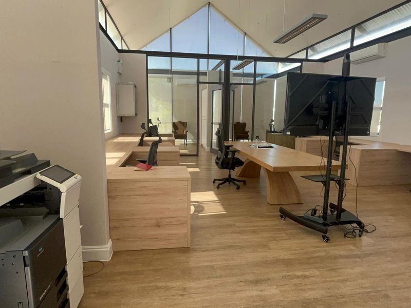🏢 FOR RENT | WINDHOEK WEST CBD – N$ 70,000/MONTH- - Photo 10