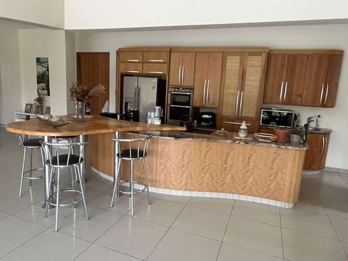 Property #2464899, House For Sale in Auasblick