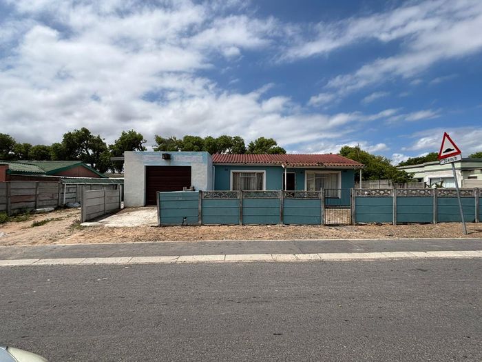 Property #2342381, House Pending Sale in Macassar