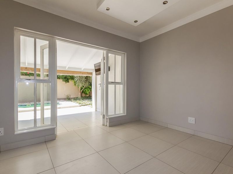 3 Bedroom House to Rent in Dainfern - Photo 4