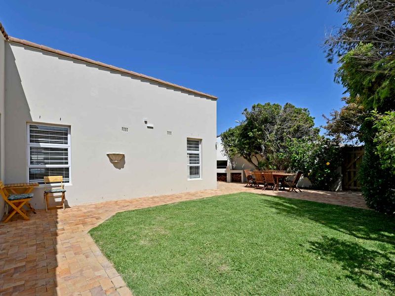 Stylish Lakeside Retreat – Beautifully Renovated, Pet-Friendly & Move-In Ready - Photo 7