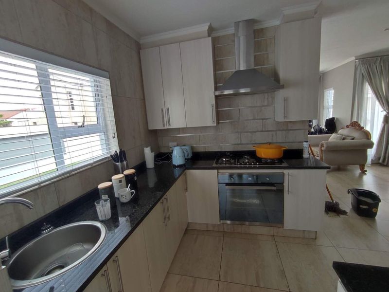 THATCHFIELD SECURITY ESTATE - 4 BEDROOM HOUSE - Photo 6