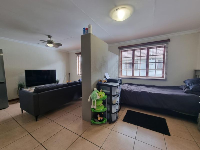 Bachelors Apartment in a prime location – Olympus - Photo 7