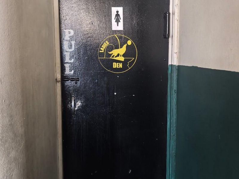 154m2 COMMERCIAL BAR / RETAIL SPACE TO LET – Ex Wolves Pub - Photo 3