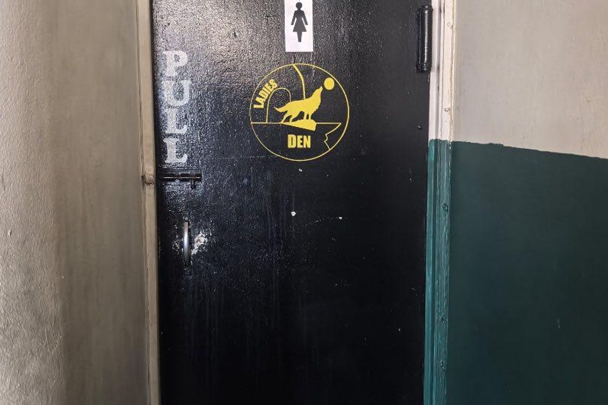 154m2 COMMERCIAL BAR / RETAIL SPACE TO LET – Ex Wolves Pub - Photo 3