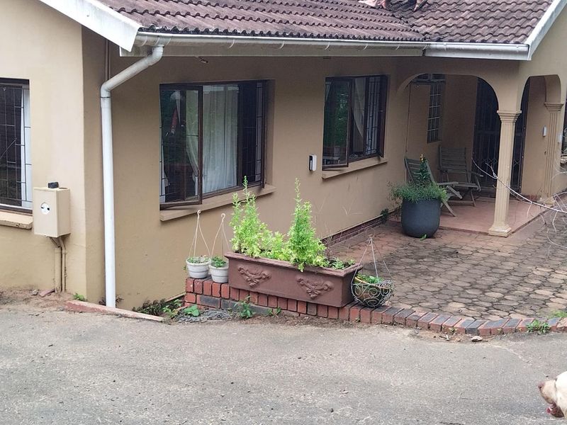 Spacious 4 Bedroom Family Home to Let in La Mercy - Photo 2