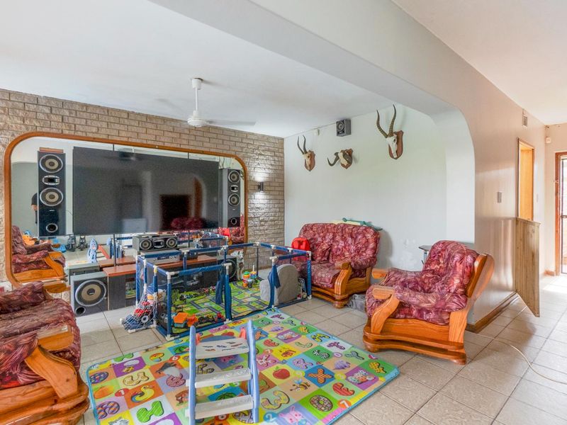 Pet friendly duplex - Photo 8