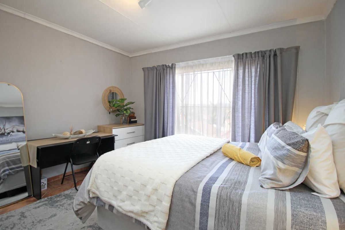 Neat 2-Bedroom Apartment in Complex - Photo 5