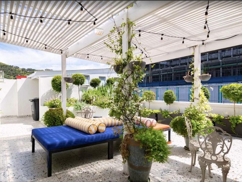Stylish Fully Furnished 1-Bedroom Apartment in the Heart of Cape Town CBD - Photo 4