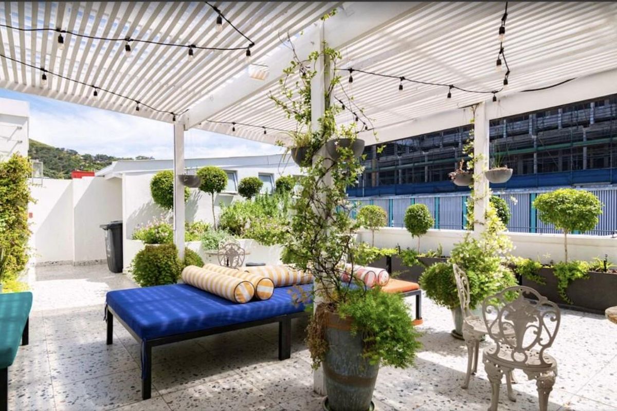Stylish Fully Furnished 1-Bedroom Apartment in the Heart of Cape Town CBD - Photo 4