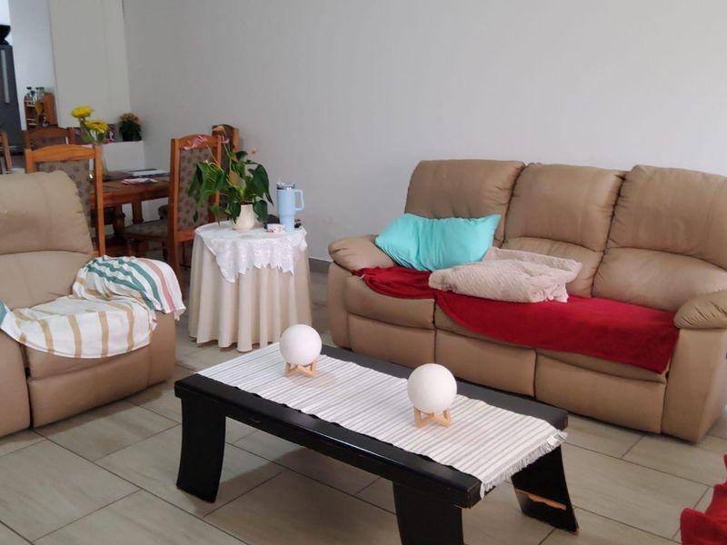 **Spacious 3-Bedroom Townhouse in Secure Complex - Photo 7