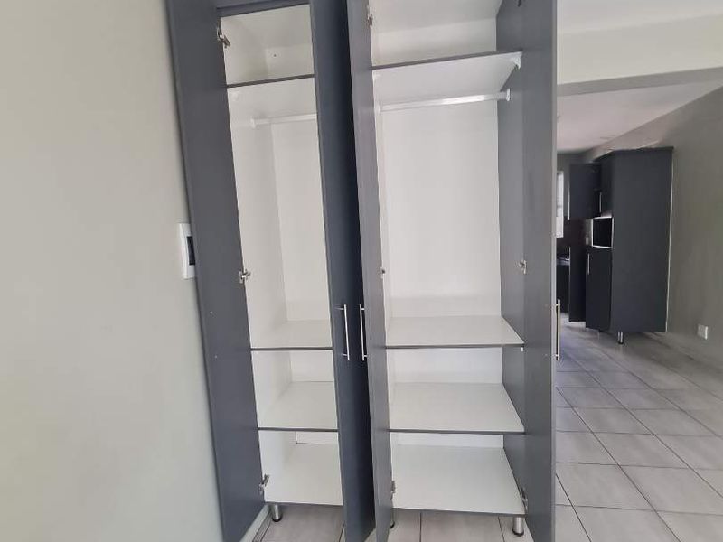 Lantana, Bachelor to rent - Photo 4