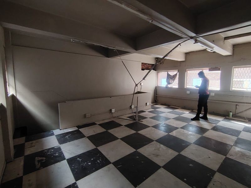 Prime Retail Space to Let in the CBD - Photo 8