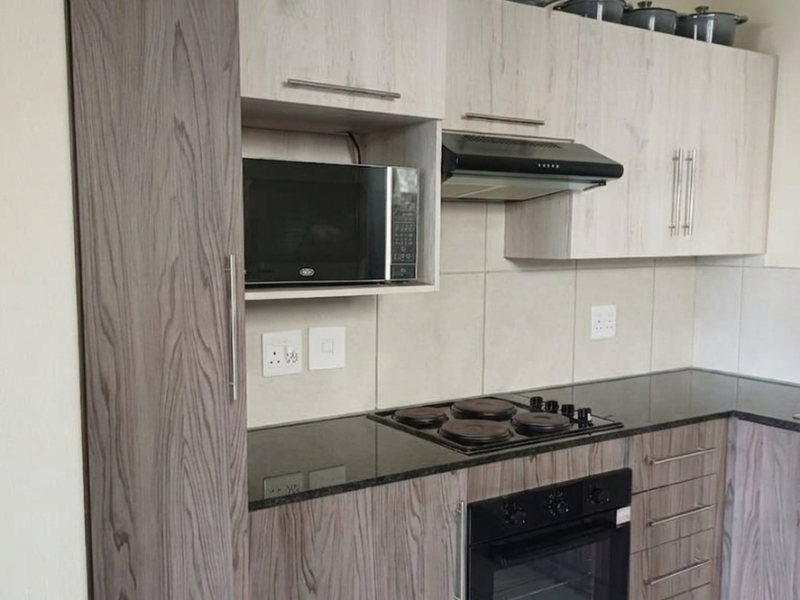 Chic Norton Park flat with open plan living - Photo 4
