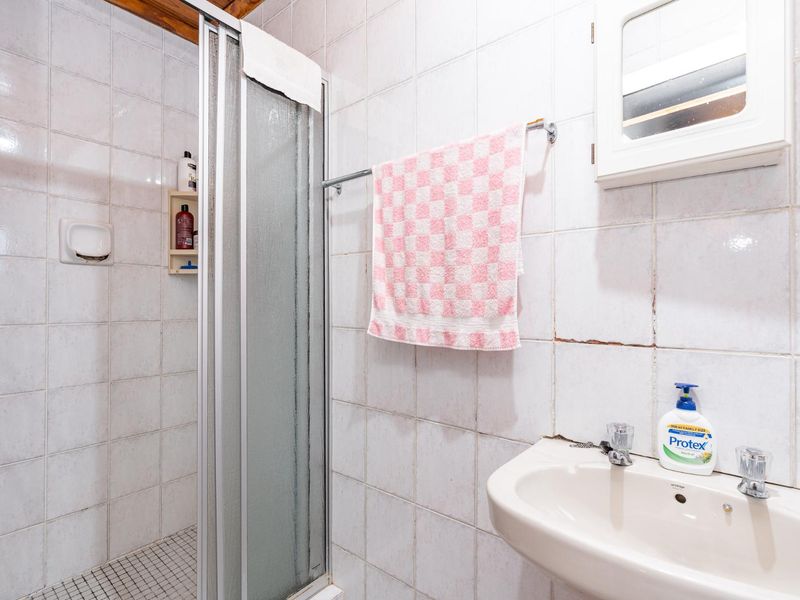 Character Home in Walmer Estate with Scope for Renovation and Rental Potential - Photo 7