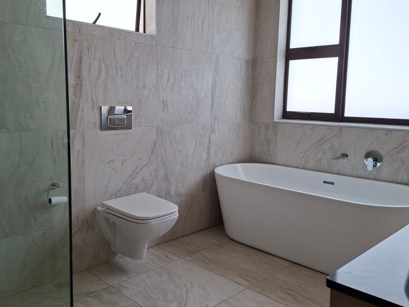 Elegance Meets Everyday Comfort - Bedfordview - Photo 10