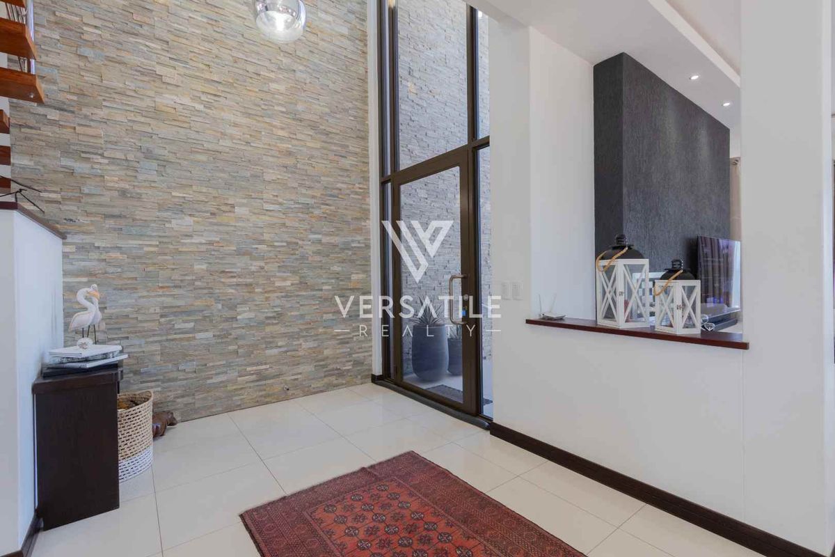 Live in Luxury - Photo 4