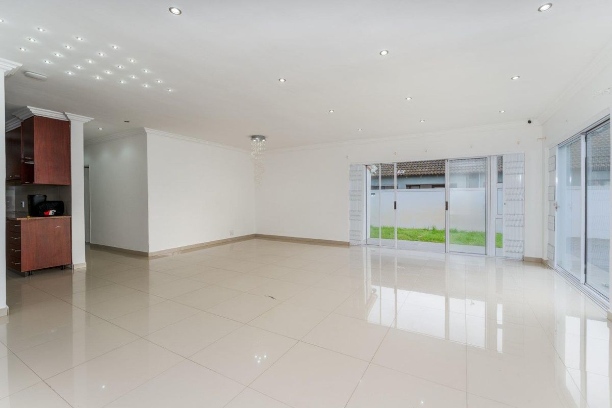 FOR SALE: Stylish 3-Bedroom Home in Desirable Zeekoevlei - Photo 4
