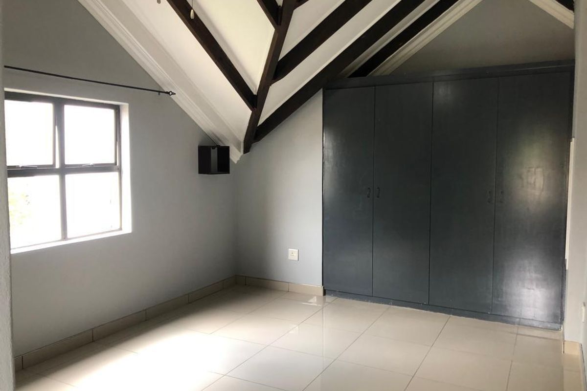Standalone bachelor apartment with golf course views – modern living in a premium estate - Photo 5