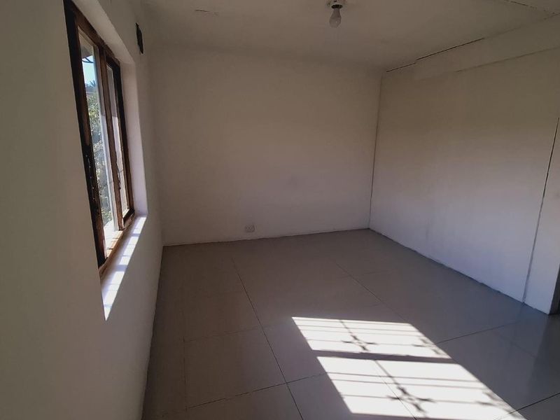 2-Bedroom Rental in Havenside, Chatsworth - Practical Living Space - Photo 4