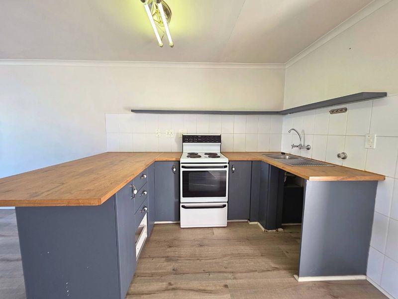 Modern & Secure Loft-Style 1 Bedroom Apartment - Photo 4