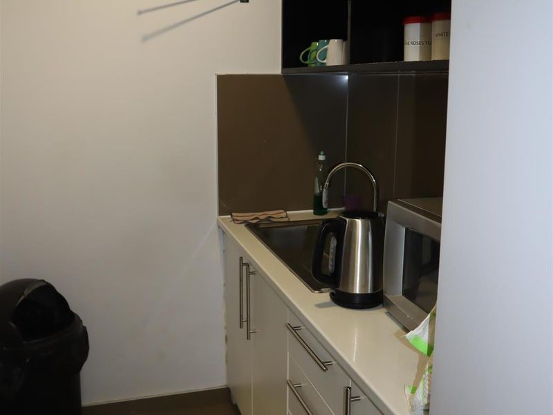 Modern office with top security in upmarket office and apartment building for sale in the heart of Klein Windhoek. - Photo 9