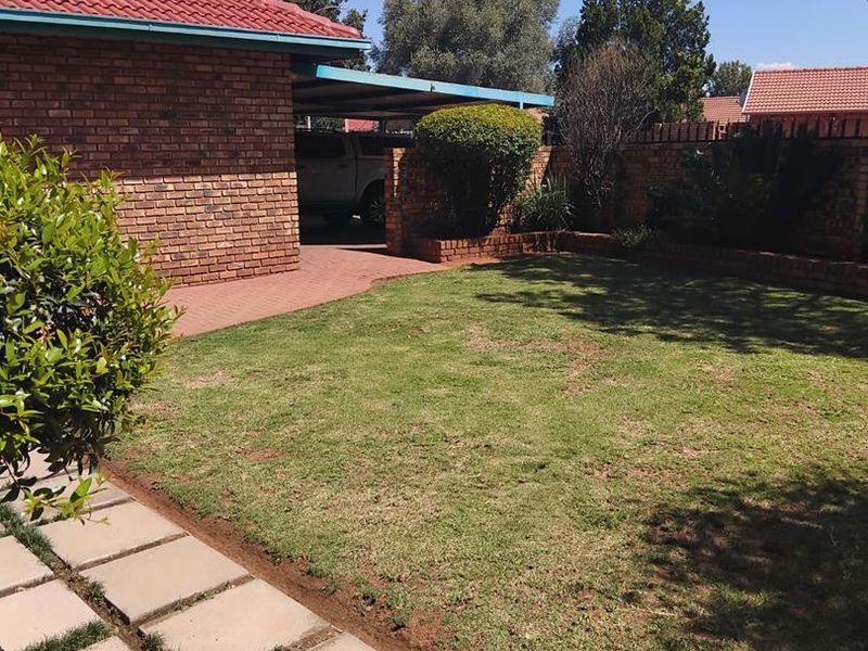 BEAUTIFUL , AIRY , AN ENTERTAINERS PARADISE - Photo 4