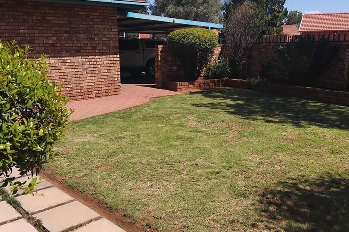 BEAUTIFUL , AIRY , AN ENTERTAINERS PARADISE - Photo 4