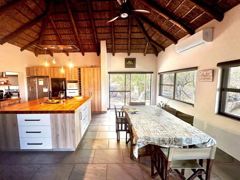 Beautifully Renovated Home with Spacious Patio and Guest Cottage - Photo 4