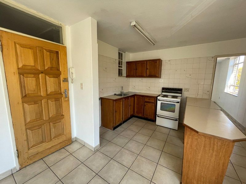 Well located unit in Hatfield - Photo 2