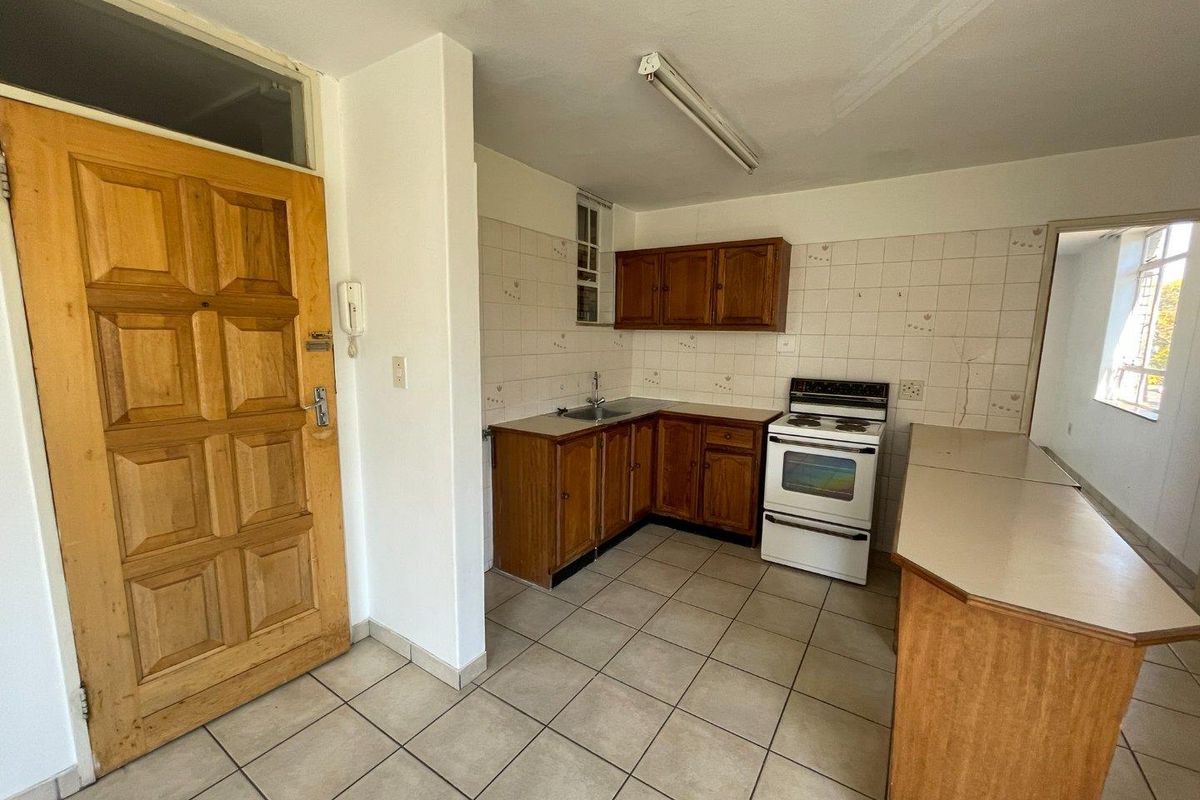 Well located unit in Hatfield - Photo 2